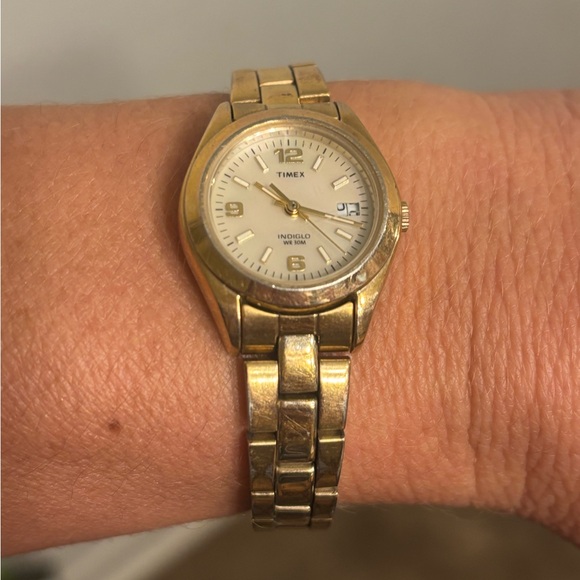 Vintage Timex Gold Watch with White mother of pearl Face - Picture 2 of 5